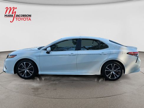 Used 2018 Toyota Camry SE w/ Convenience Package FWD image 9