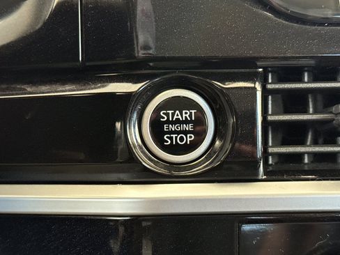 Used 2024 Nissan Pathfinder SL FWD image 24