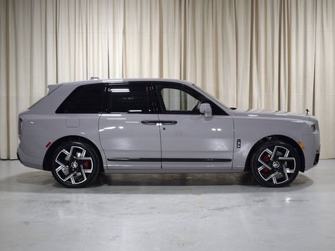 New 2026 Rolls-Royce Cullinan Black Badge image 12
