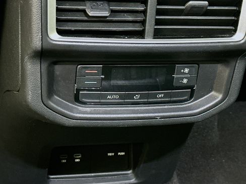 Used 2025 Volkswagen Atlas SE image 26