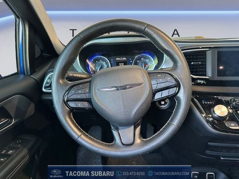 Used 2020 Chrysler Pacifica Touring w/ S Appearance Package FWD image 13