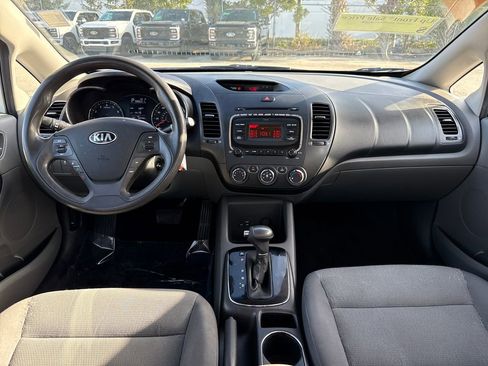 Used 2017 Kia Forte LX image 6