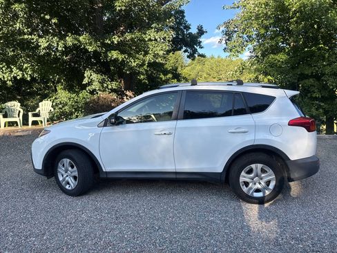 Used 2014 Toyota RAV4 LE AWD/4WD image 3