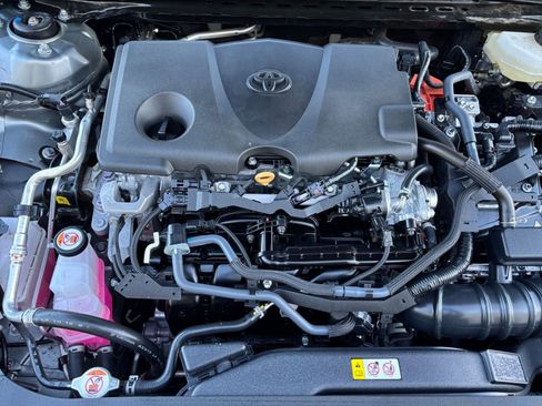 Used 2025 Toyota Camry SE image 32