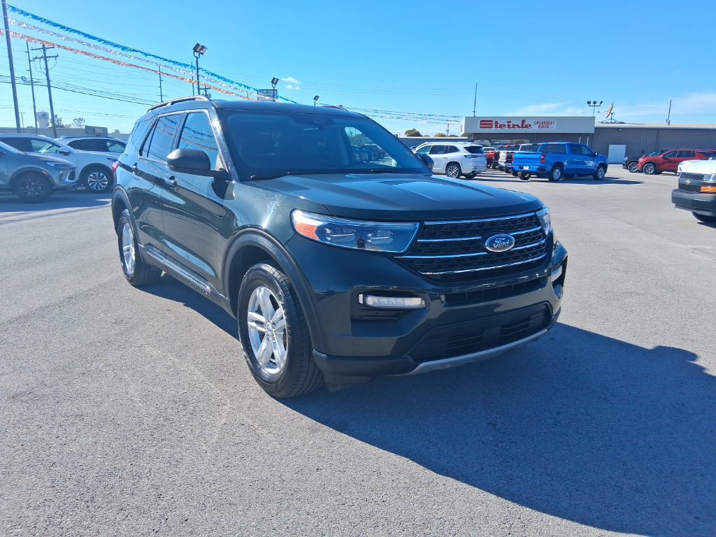 Used 2023 Ford Explorer XLT AWD/4WD image 2
