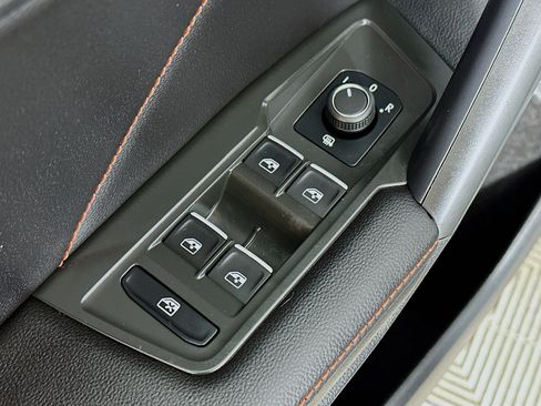 Used 2024 Volkswagen Tiguan Wolfsburg Edition w/ MDO Package, Two-Row AWD/4WD image 17