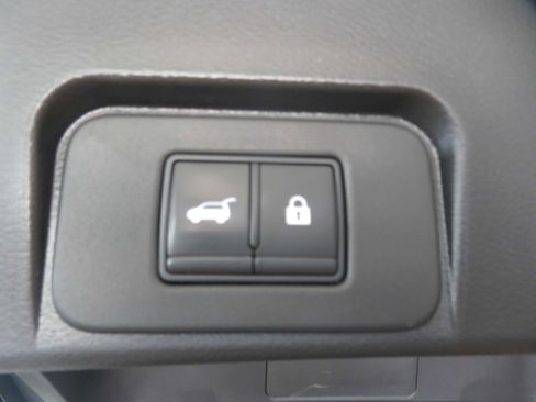 Used 2022 Nissan Rogue SV w/ SV Premium Package image 56