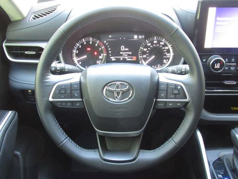 Certified 2024 Toyota Highlander XLE AWD/4WD image 26