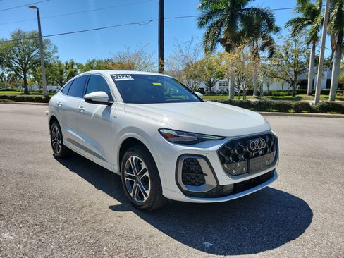 Used 2025 Audi Q5 Premium Plus w/ Premium Plus image 2