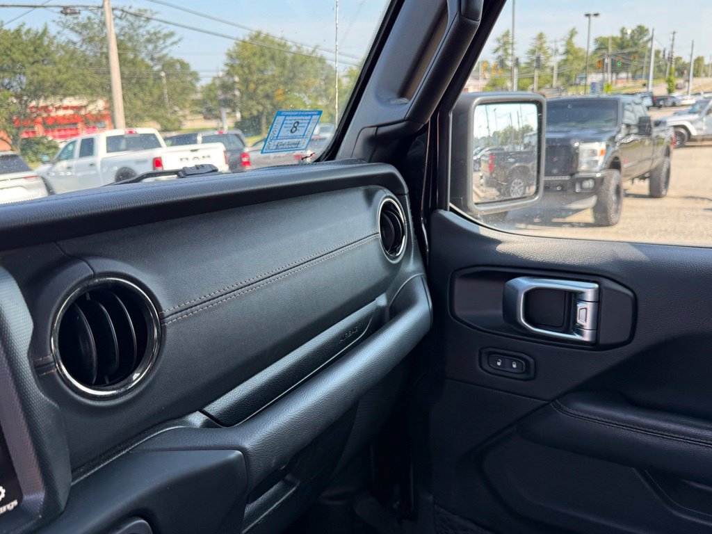 Used 2022 Jeep Wrangler Unlimited Sahara AWD/4WD image 21