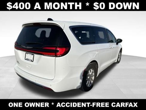 Used 2024 Chrysler Pacifica Touring-L image 5