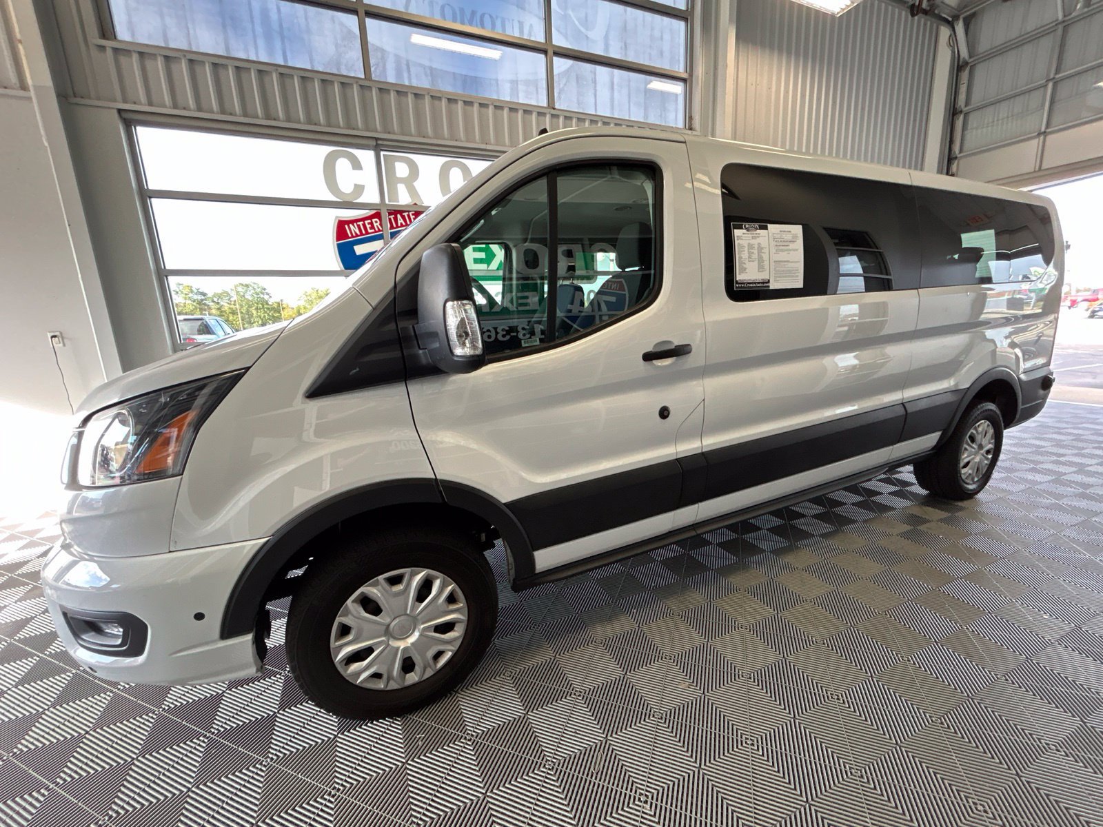 Used 2024 Ford Transit 350 XLT RWD image 3