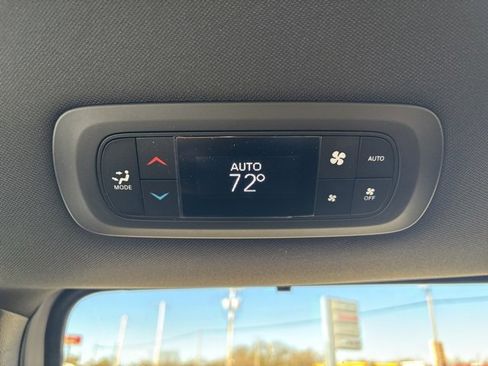 New 2026 Chrysler Pacifica Select image 18