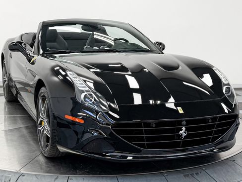 Used 2016 Ferrari California T RWD image 3