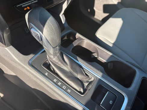 Used 2019 Ford Escape S image 9