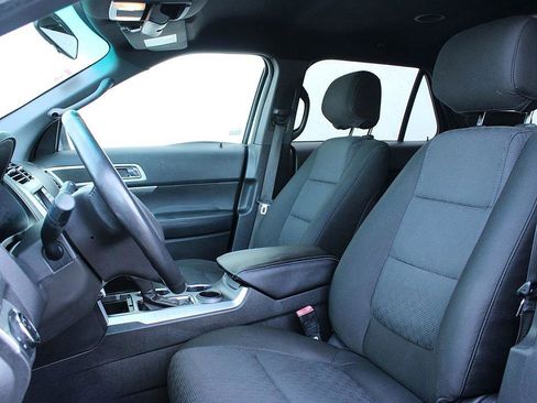 Used 2014 Ford Explorer XLT image 10