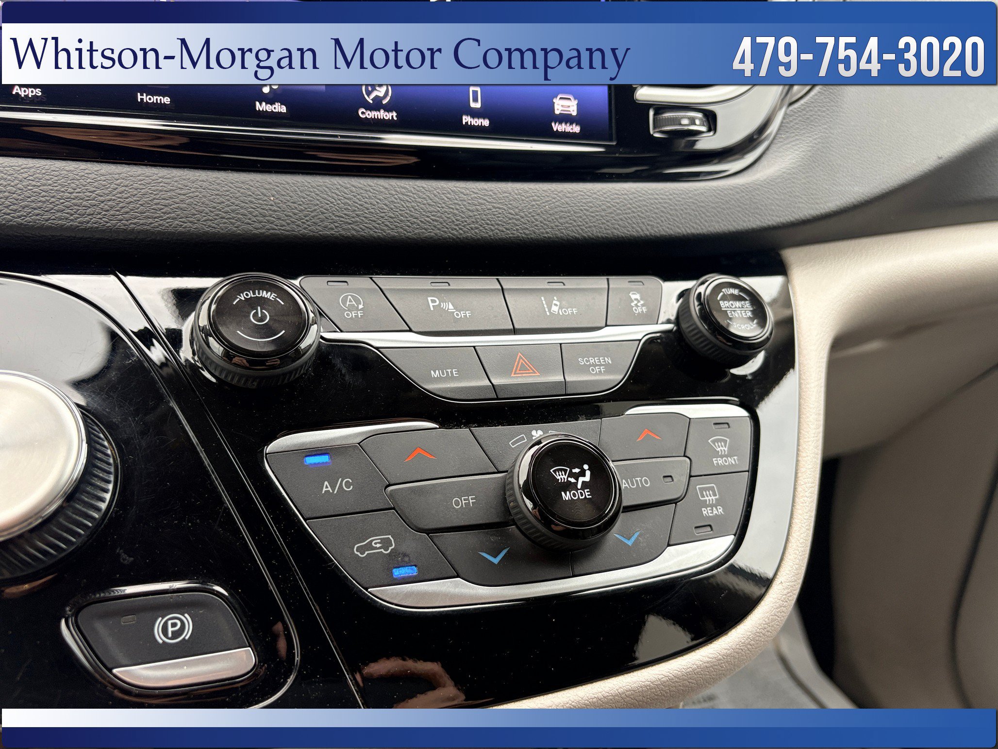 Used 2024 Chrysler Pacifica Touring-L FWD image 30