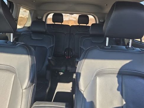 Used 2023 Jeep Grand Cherokee L Limited w/ Luxury Tech Group II image 8