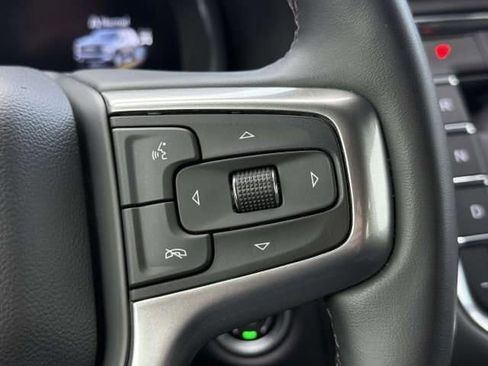 Used 2024 Chevrolet Suburban Z71 w/ Luxury Package AWD/4WD image 23