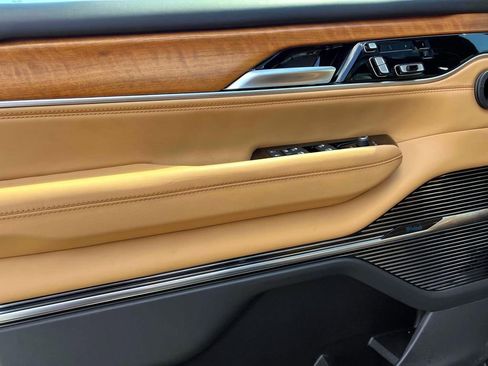 Certified 2024 Jeep Grand Wagoneer Series III w/ Rear Seat Video Group 1 AWD/4WD image 17
