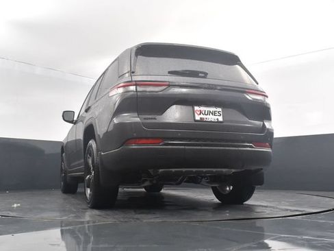 Used 2025 Jeep Grand Cherokee Altitude AWD/4WD image 55