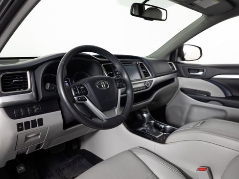 Used 2015 Toyota Highlander XLE image 13