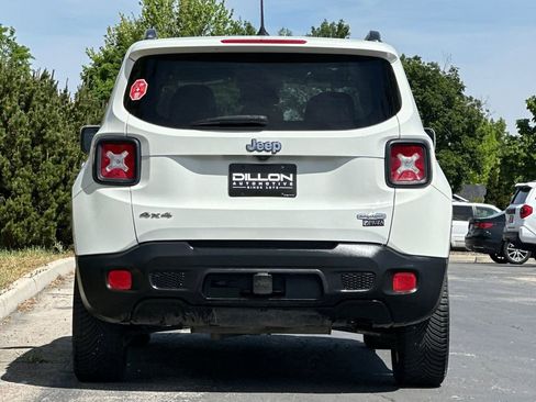 Used 2017 Jeep Renegade Latitude AWD/4WD image 5