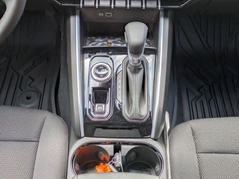 New 2024 Chevrolet Colorado LT w/ LT Convenience Package II image 9