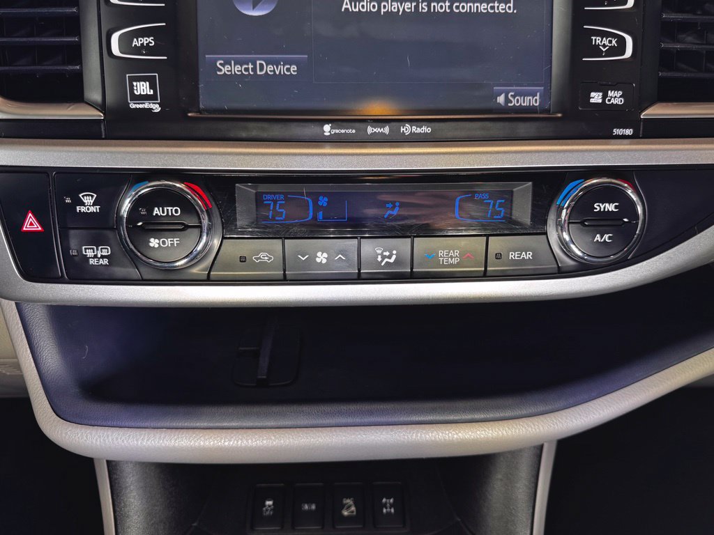 Used 2017 Toyota Highlander Limited AWD/4WD image 32