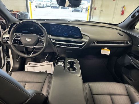 New 2025 Cadillac Lyriq Sport image 25