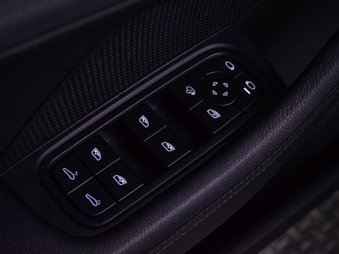 Certified 2025 Porsche Panamera 4 image 18