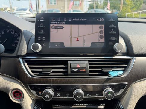 Used 2018 Honda Accord Touring image 19