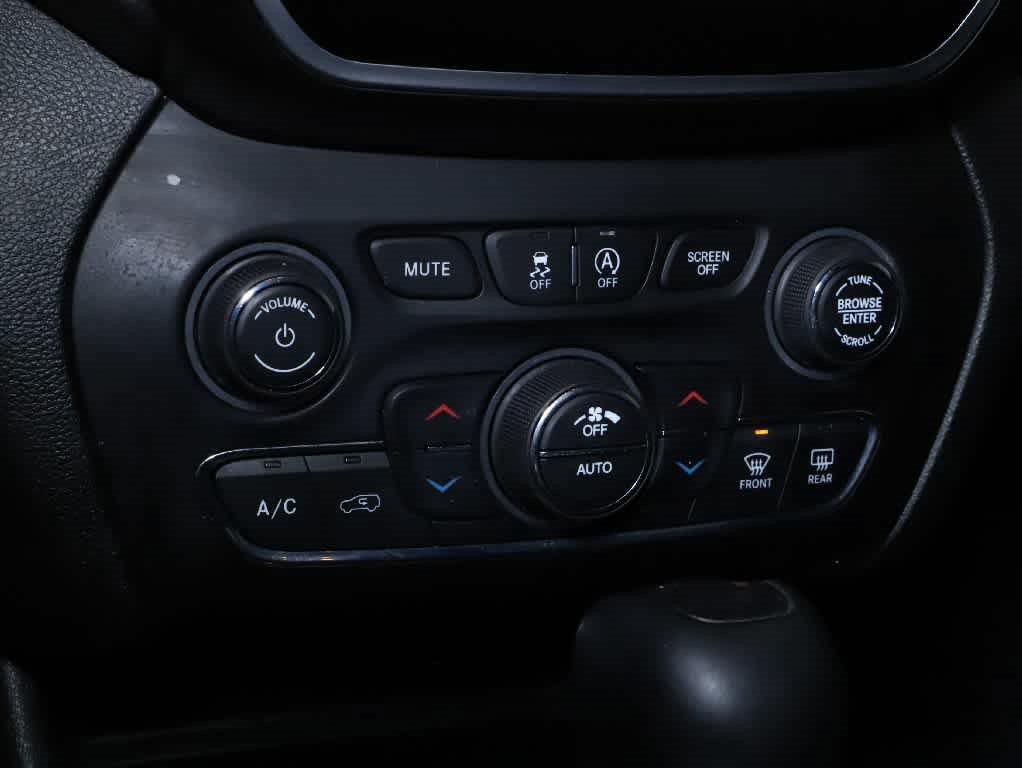 Used 2019 Jeep Cherokee Limited w/ Technology Group AWD/4WD image 26