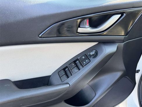 Used 2014 MAZDA MAZDA3 i Sport image 17