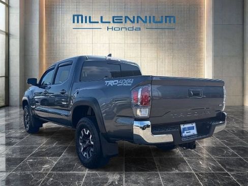 Used 2022 Toyota Tacoma TRD Off-Road AWD/4WD image 3
