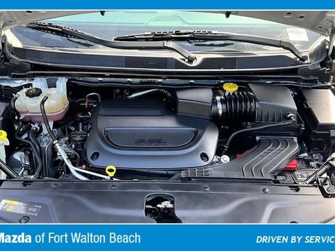 Used 2023 Chrysler Pacifica Touring-L FWD image 30