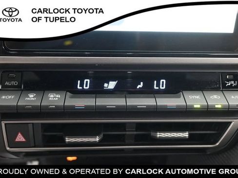 Used 2025 Toyota Camry SE FWD image 35