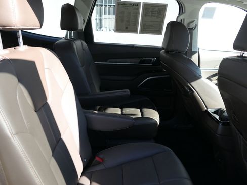 Used 2022 Kia Telluride SX w/ Towing Package image 24