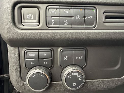 Used 2021 Chevrolet Tahoe Premier AWD/4WD image 20