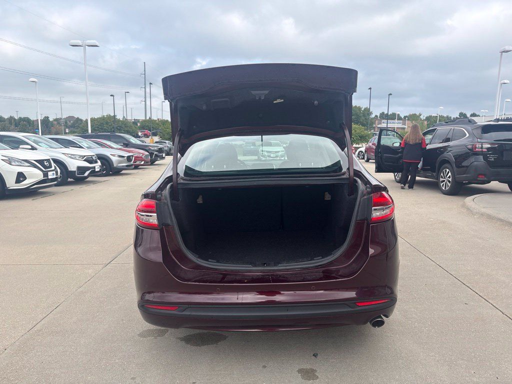 Used 2017 Ford Fusion SE w/ Fusion SE Technology Package FWD image 33