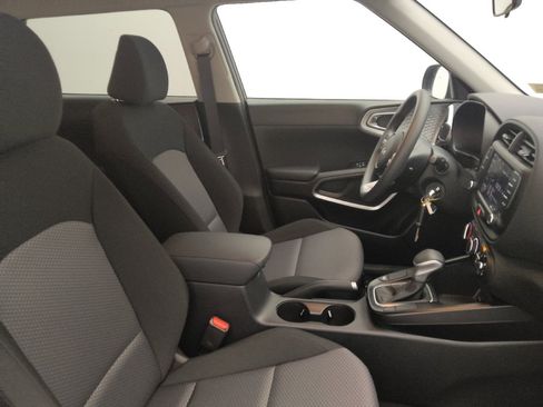 Used 2025 Kia Soul S FWD image 21