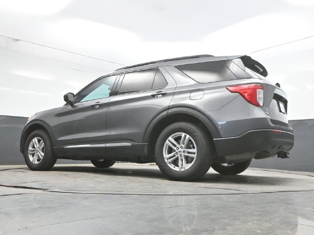 Used 2023 Ford Explorer XLT AWD/4WD image 35