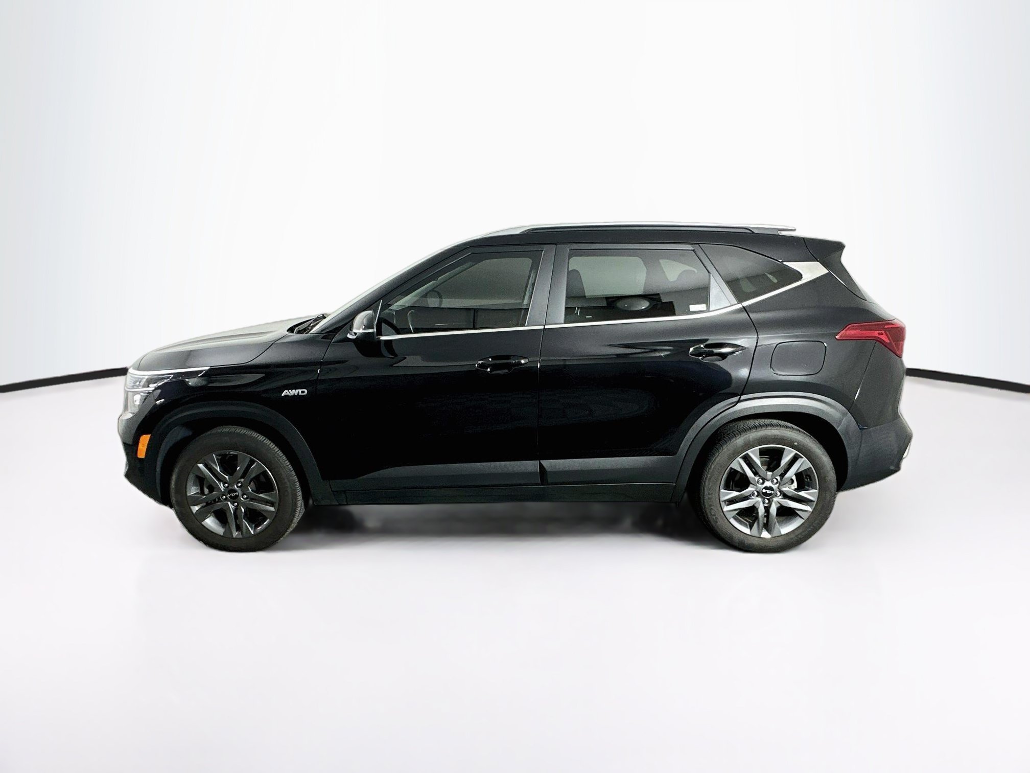 Used 2023 Kia Seltos S w/ Navigation Package AWD/4WD image 4