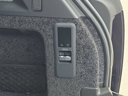 Certified 2025 Land Rover Range Rover SE AWD/4WD image 14