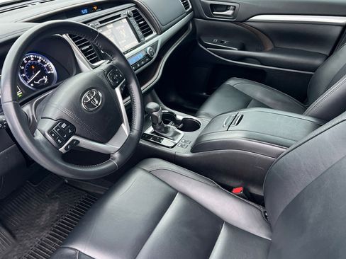 Used 2018 Toyota Highlander XLE image 10