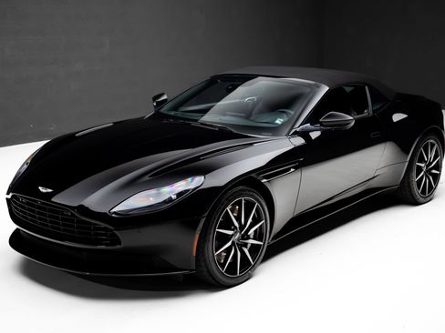 Used 2019 Aston Martin DB11 Volante RWD image 4