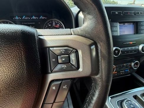 Used 2018 Ford Expedition XLT RWD image 12