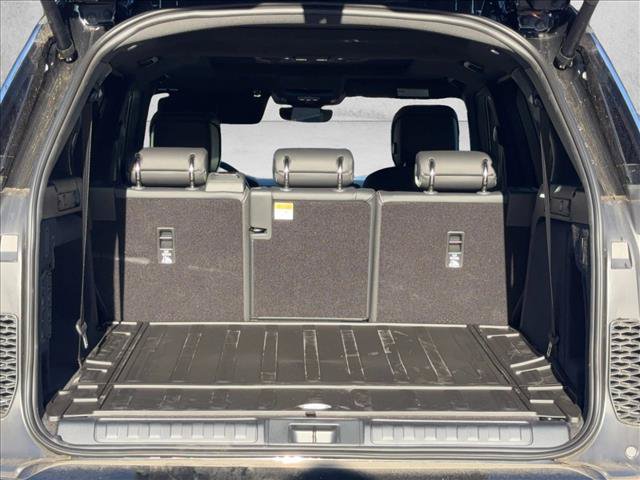 New 2025 Land Rover Discovery Dynamic SE AWD/4WD image 13