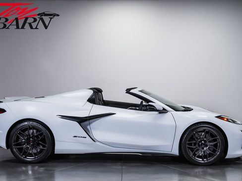 Used 2024 Chevrolet Corvette Z06 RWD image 6