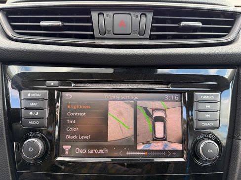 Used 2019 Nissan Rogue SV w/ Sun & Sound Touring Package image 18